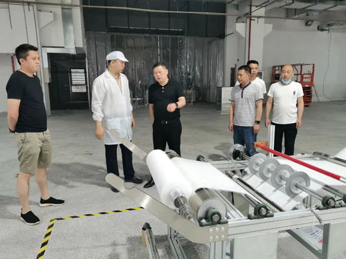 區(qū)領(lǐng)導(dǎo)調(diào)研諾峰智能熔噴布生產(chǎn)及經(jīng)緯編布銷售情況